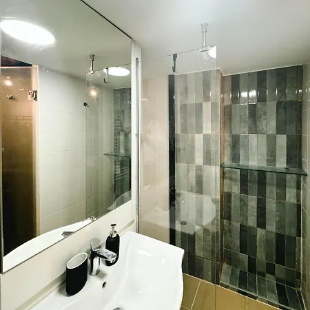 Comfy In Center Апартаменты *